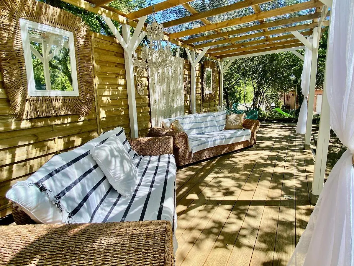 La Vie Est Belle En Provence Bed & Breakfast Tourves