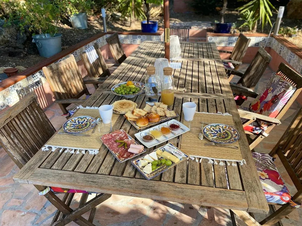 La Vie Est Belle En Provence Bed & Breakfast Tourves